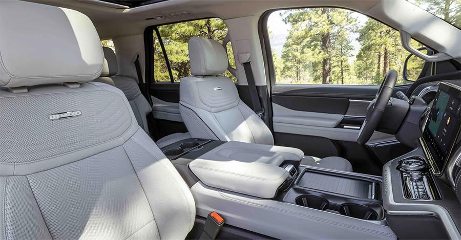Interior Image of 2025 Ford Expedition Power Console White leather interior